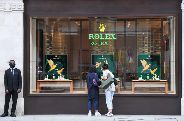 Vì sao đồng hồ Rolex lại đắt đỏ dù trước đây là loại ai cũng có thể mua? - Ảnh 2.  Vì sao đồng hồ Rolex lại đắt đỏ dù trước đây là loại ai cũng có thể mua? dong ho rolex 1 16745310942211688358638